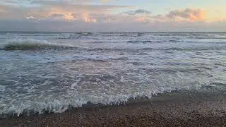 Relaxing beach video - short clip - slow motion backward moving waves