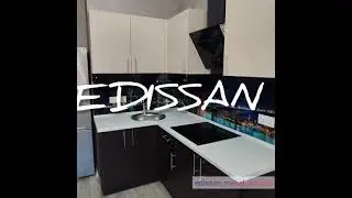 Кухня из ДСП с фартуком из каленного стекла.