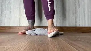 Mercilessly trample the rabbit!
