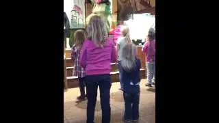 Lotje dansen met Randy en Rosie