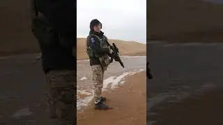 Стрельба из АК одной рукой 