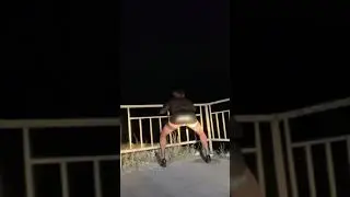 Кроссдрессер гуляет в образе