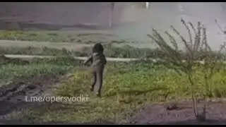 малыш леша 8 лет торопиться отдать честь проходящей технике рф!!!