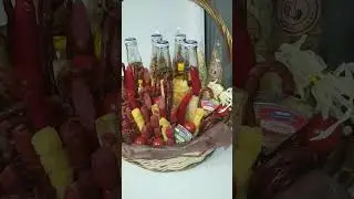 Ооочень вкусная и ароматная корзинка с колбасами и сыром