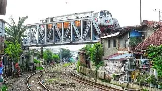 KERETANYA DI ATAS SEDANGKAN REL DI BAWAH ! Inilah LALU LINTAS PADAT Kereta Di Surabaya.