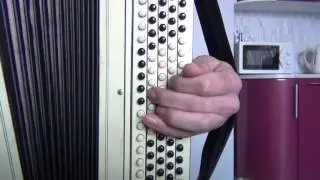 Вариант игры баса на баяне.