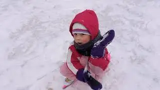 Милана катается на катке ! Милана на коньках!