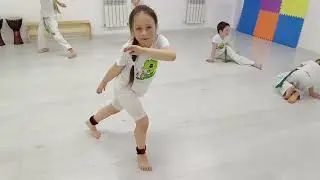 Акробатика в капоэйре. Капоэйра для детей. Capoeira kids