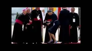 Agata Duda wita się z biskupami