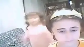 Alageyik Şiirini Okurken Ablasını Tokatlayan Çocuk