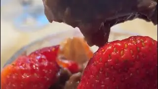 Mousse De morango com chocolate sem￼  Açúcar￼