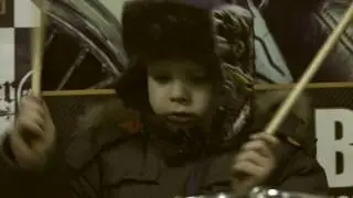 38 лет. Исполняет сын:))))