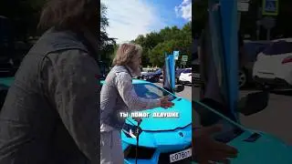Простой парень помог бедному деду на Ламборгини и был моментально вознагражден