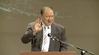 上帝按他的形象造男造女是什么意思？圣经是首先提出男女平等的！圣经也是首先提出丈夫要爱妻子，妻子也要顺从丈夫的！∣唐崇荣牧师 Stephen Tong