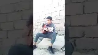 Тоҷик бача бо гитара 2