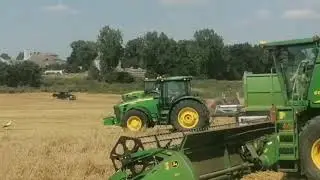 *Hit* Jeden John deere wyciąga zakopaną ciężarówke (Engine sound)
