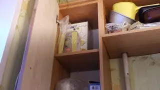 Уборка на кухне 2. Всегда есть что-то ненужное)