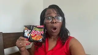 I TRIED THE BULDAK SAMYANG SPICY NOODLES