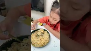 My daughter built a device to eat quickly 