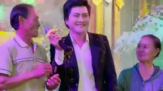NSƯT Đào Vũ  Thanh giao lưu bà con quá vui nhộn tại chùa Vạn Phước