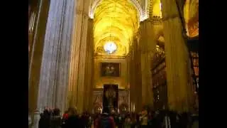 Catedral de Sevilla interior, capillas y Mausoleo a Colón.