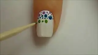 Летний радужный маникюр