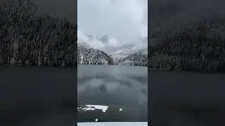 Озеро Рица в снегу. Абхазия