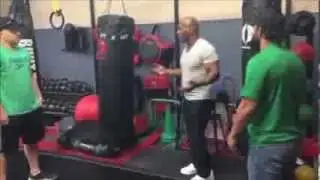 MMA fighter gives Mike Tyson boxing lesson
