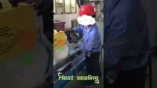 Modified plastic customized 25 kg packaging machine equipment is constantly running.