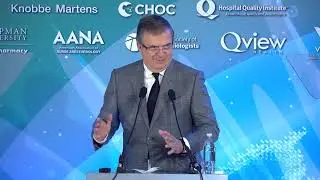 Marcelo Ebrard receives the Joe Kiani Humanitarian Award at the 10th Annual Summit