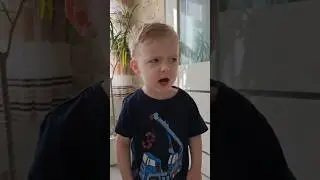 Пойдёт по папиным стопам. Будущий дальнобойщик.😉😁 
