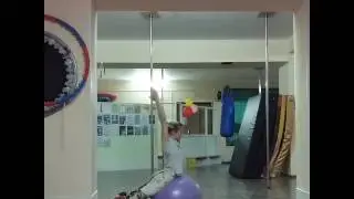 Упражнения на фитболе для спины.