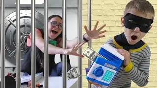 Maxim as a Policeman catches a thief