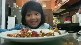 Mukbang ikan teri with style 😂