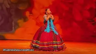 LA GATA BAJO LA LLUVIA (Rocio Dúrcal) Gabriela Sepulveda- En Vivo en Noche Bohemia De Salinas