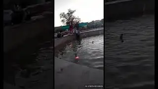 Балхаш тупые девочки купаются в фантане