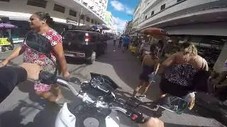Centro da cidade de moto... tem que ter paciência!!