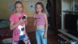 Настя спрятала наши телефоны