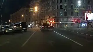 Audi Q7 non-stop на красный в центре Харькова СА5863СА (СА 5863 СА)