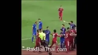 Ini Sebabnya Abduh lestaluhu menendang bola ke banch thai.....