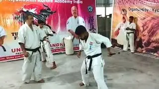 LEARN how to STRENGTHEN your PUNCHES with RESISTANCE BANDS (INTENSE COMBAT TRAINING)
