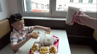 С СОБАКОЙ В РЕСТОРАН. Овчарка в BURGERKING. German Shepherd