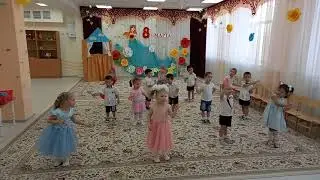 Праздник 8 марта в группе 2-3 лет по сказке "Колобок"
