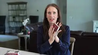 Demonstration of the NKJV Flipback New Testament