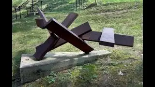 Cole Corkran '23 discusses Ernest Shaw's "Steel Form," c. 1976