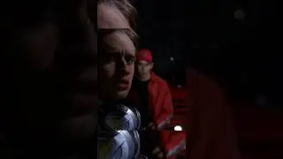 Хотел улететь с этой планеты 