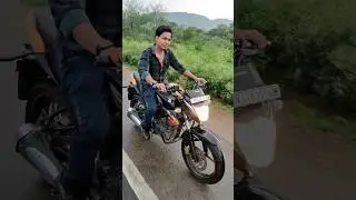 Bike Riding 🚳 Barish ka maza Lete hue #Shorts #Suzukibike #Trendingvideo
