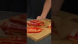 The first time I’ve seen a slicing knife with such a flawless mirror finish— used as a mirror!