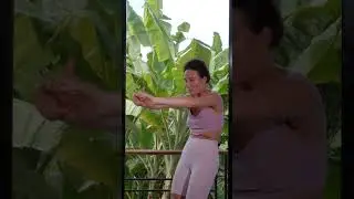 Макушка тянется вверх...выдох