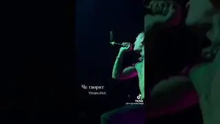 Моргенштерн выступает на конуерте с песней 